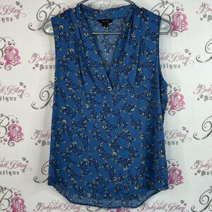 RW&CO. Tank top flowy blouse shirt flowers Blue Floral V-Neck Blouse